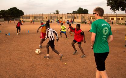 A Projects Abroad volunteer work with teens to teach soccer in Ghana. A sports player gains experience through volunteer soccer coaching in Ghana.